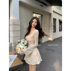 批发法式温柔风重工蕾丝提花<b class='q'>连衣裙</b>女秋气质喇叭袖修身显瘦打底短裙子