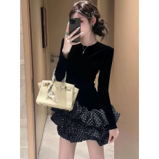 批发赫本风气质千金感小黑裙女装2026秋冬新款辣妹丝绒波点<b class='q'>礼服</b><b class='q'>连衣裙</b>