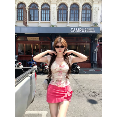 批发纯欲v领收腰<b class='q'>碎花</b>上衣女初夏绝美小套装设计感显瘦包臀<b class='q'>短裙</b>两件套