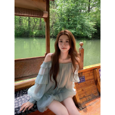批发法式<b class='q'>一字肩</b>荷叶边衬衫女夏季新款小众设计感长袖雪纺宽松蓝色<b class='q'>上衣</b>