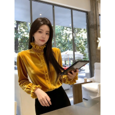 批发独特别致姜黄色丝绒上衣<b class='q'>女装</b>2026冬季轻奢高级感时髦洋气内搭衬衣