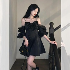 批发法式一字肩黑色蝴蝶结<b class='q'>吊带</b>连衣裙女夏高级感小众设计小个子小黑裙