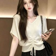 批发灰色V领蝙蝠袖不规则抽绳冰丝<b class='q'>针织衫</b>女夏季新款气质修身显瘦T恤潮