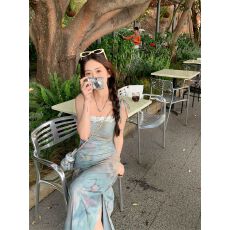 批发茶歇法式蓝色吊带连衣裙女2024夏季新款油画印花海边度假裙子
