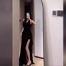 批发宴会裙子设计感花朵挂脖v领红色<b class='q'>礼服</b>秋季新款开叉气质晚<b class='q'>礼服</b>裙子