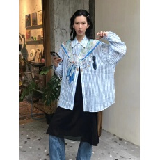 批发2026夏季新款多巴胺甜酷风条纹丝巾印花翻领衬衫长袖宽松上衣