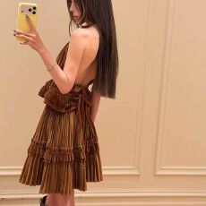 批发一颗Tian草莓 “焦糖奶油蛋糕”挂脖露背上衣 <b class='q'>蓬蓬</b>半裙丝绒套装