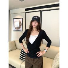 批发出大货 设计感撞色拼接<b class='q'>打底衫</b>女秋季别致假两件内搭长袖上衣