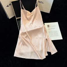 批发冰丝缎面蝴蝶提花吊带睡裙荡领凉感亲肤开叉纯欲风睡裙女家居服