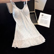 批发白色碎花吊带睡裙女<b class='q'>夏</b>薄款透气冰丝螺纹蕾丝边V领荷叶边睡裙女