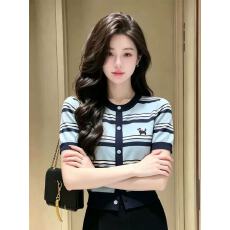 批发2026开春新款短款条纹刺绣开衫<b class='q'>毛衣</b>外套女秋冬独特漂亮针织衫上衣