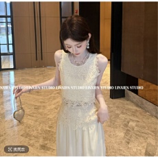 批发西恩<b class='q'>定制</b>●浪漫之境镂空刺绣背心上衣+裤子套装
