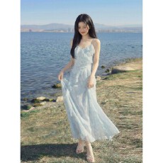 批发拉夏贝蓝色<b class='q'>碎花</b>吊带连衣裙女2026新款夏季高级感气质收腰长裙子