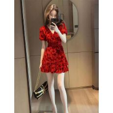 批发轻熟风优雅V领印花连衣裙<b class='q'>女</b>2026夏季<b class='q'>新款</b>收腰显瘦荷叶边显瘦短裙