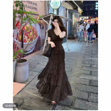 批发法式定制定染褶皱豹纹印花时髦百搭休闲半身裙搭配V领短袖上衣女