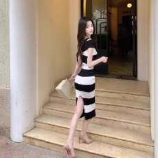 批发韩国高级设计感斜肩露肩条纹冰丝<b class='q'>连衣裙</b><b class='q'>夜店</b>风性感开叉包臀一步裙