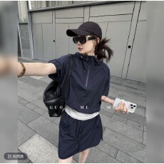 批发SG /郭幂幂 SS 轻户外穿搭~假两件连帽上衣+半裙套装