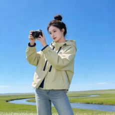 批发<b class='q'>欧洲站</b>高级感连帽撞色抽绳冲锋衣女2026春秋<b class='q'>新款</b>宽松百搭休闲外套