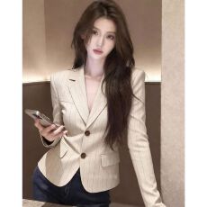 批发2026老钱风条纹西装<b class='q'>外套</b>女通勤小个子翻领单排扣高级感气质<b class='q'>外套</b>