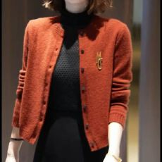 批发时髦洋气减龄纯色针织开衫女<b class='q'>秋</b>季新款小众设计感简约休闲减龄上衣