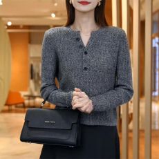 批发【专柜正品】设计时尚针织衫女装<b class='q'>秋</b>季2026显瘦休闲新款百搭宽松