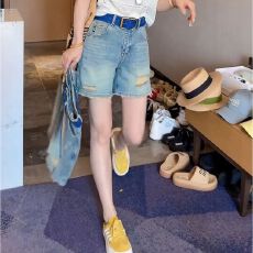 批发2026夏季新款大码破洞牛仔短裤女高腰显瘦时尚a字<b class='q'>热裤</b>三分直筒裤