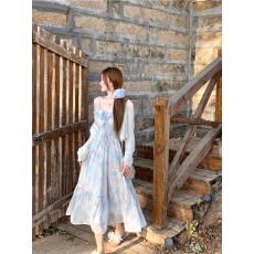 批发蓝色碎花吊带连衣裙开春海边度假风法式荷叶边仙女长裙子