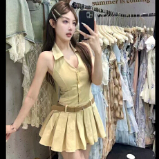 批发<b class='q'>夏</b>季新款韩版别致辣妹挂脖上衣显瘦减龄露背掐腰百褶背心裙