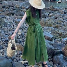 批发原版做法法式绿色翻领无袖<b class='q'>连衣裙</b>女夏季新款复古气质单排扣长裙