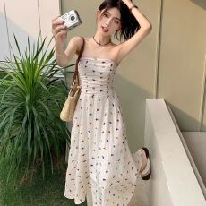 批发法式设计感小众抹胸吊带裙2026连衣裙女气质显瘦小个子裹胸长裙夏