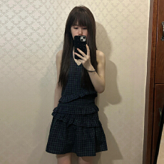 批发美式辣妹收腰无袖V领格纹连衣裙2026夏季新款性感修身显瘦百褶裙