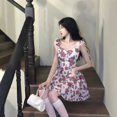 批发新款法式度假风玫瑰印花无袖吊带连衣裙女夏季收腰显瘦a字短裙
