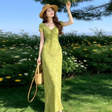 批发夏季新款法式斜裁绿色显白收腰气质<b class='q'>印花</b>波浪长款<b class='q'>连衣裙</b>