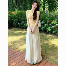 批发减龄套装女2026早春新款黄色<b class='q'>针织衫</b>上衣百褶半身裙巨好看的<b class='q'>两件套</b>