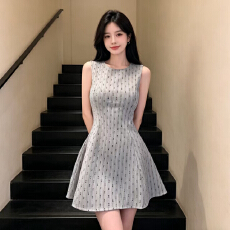 批发夏季新款圆领无袖显瘦性感<b class='q'>连衣裙</b>纯欲辣妹露肩显瘦收腰减龄a字裙