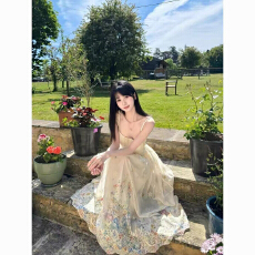 批发度假风假重工刺绣吊带<b class='q'>连衣裙</b>女夏季收腰显瘦夏日绝美碎花长裙