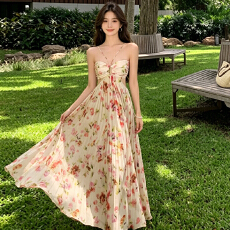 批发绝美压褶百褶<b class='q'>连衣裙</b>海边度假挂脖长裙到脚踝超长款气质三亚沙滩裙