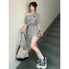 批发气质休闲运动套装女夏季学生韩版<b class='q'>时尚</b>宽松斜肩短袖短裙两件套显瘦