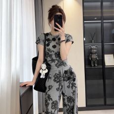 批发灰色印花套装女休闲运动老钱风独特漂亮一整套早<b class='q'>春</b>