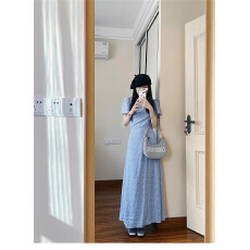 批发法式v领碎花<b class='q'>连衣裙</b>女初秋海边度假气质收腰a字中长款