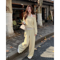 批发黄色减龄假两件露肩卫衣<b class='q'>套装</b>女秋季2025新款超火<b class='q'>休闲</b>阔腿裤两件套