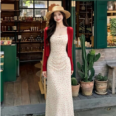 批发度假风收腰连衣裙法式纯欲波点吊带裙女夏季度假风修身包臀<b class='q'>套装</b>裙