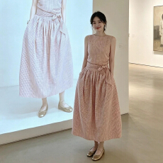 批发法式复古温柔风粉色格子<b class='q'>背心</b>连衣裙女夏无袖系带收腰<b class='q'>长裙</b>甜美日常