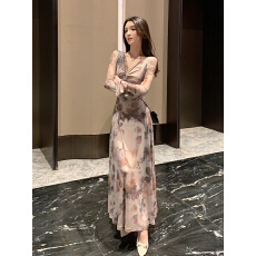 批发秋季新中式复古印花连衣裙女秋新款修身<b class='q'>包臀</b>裙气质喇叭袖A字<b class='q'>长裙</b>