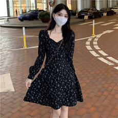 批发2026长袖<b class='q'>碎花</b>连衣裙女早春装新款设计感小众爆款小个子气质<b class='q'>短裙</b>子