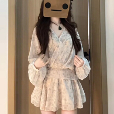 批发法式温柔风v领碎花连衣裙子女早秋季2026年新款独特漂亮绝美<b class='q'>短裙</b>