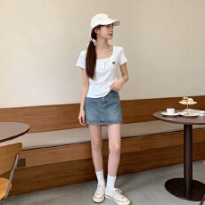 批发韩系小 U 领排扣短款短袖 T 恤女 <b class='q'>刺绣</b>修身显瘦自带胸垫 螺纹针织