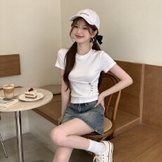 批发夏季人棉收腰显瘦 <b class='q'>T</b> <b class='q'>恤</b> 斜搭金属扣绑带设计感纯欲辣妹<b class='q'>短袖</b>上衣
