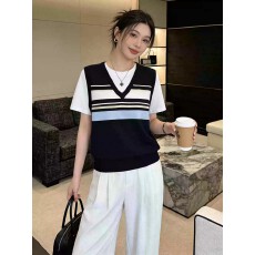 批发学院风设计感短款休闲减龄假两件短袖<b class='q'>夏</b>季拼接透气针织V领T恤女