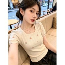 批发实拍◆<b class='q'>夏季</b>新款杏色方领薄款短袖甜美风洋气正肩t恤上衣女